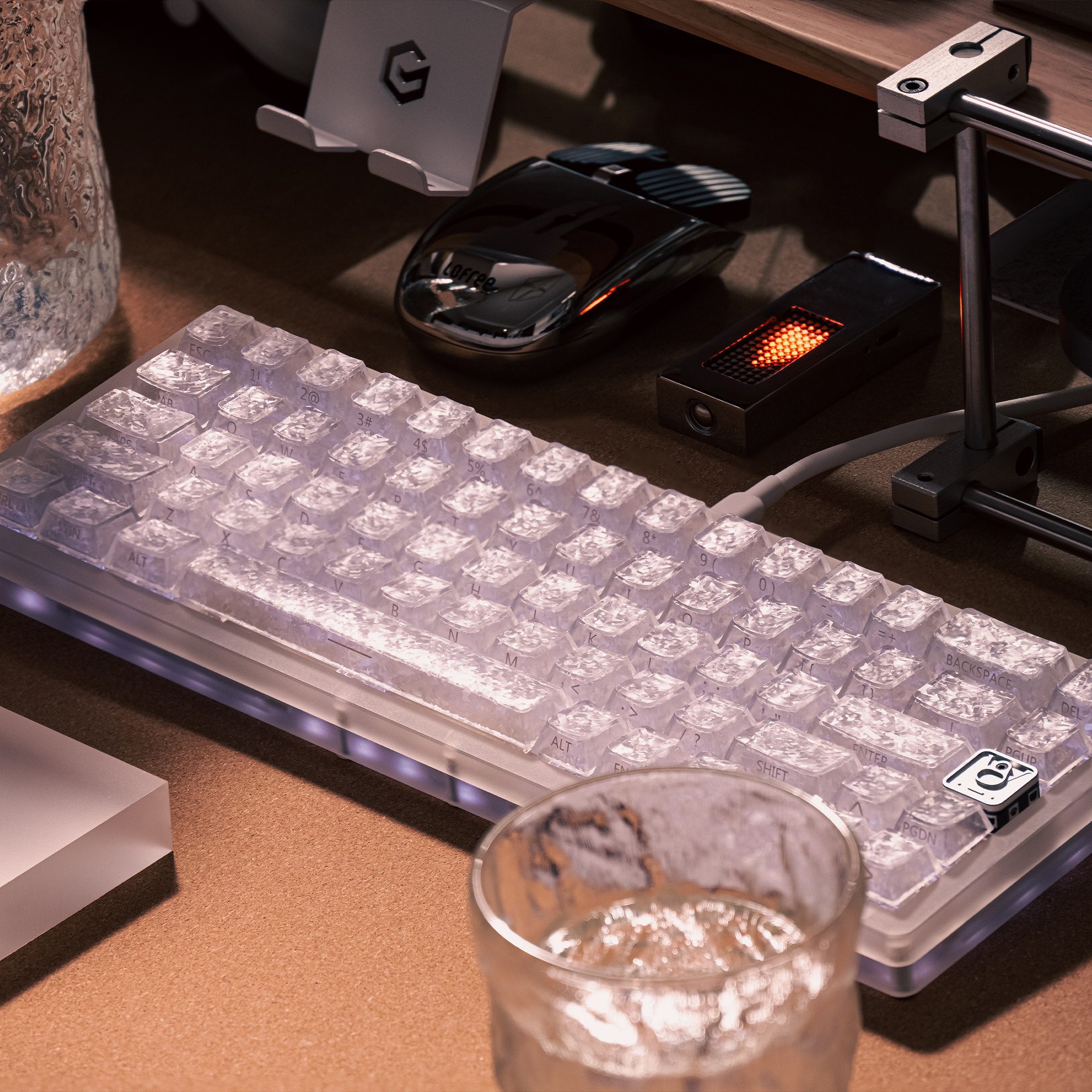 Tastenkappen aus Kohlefaser mit Eiskohlenstoff-Textur 