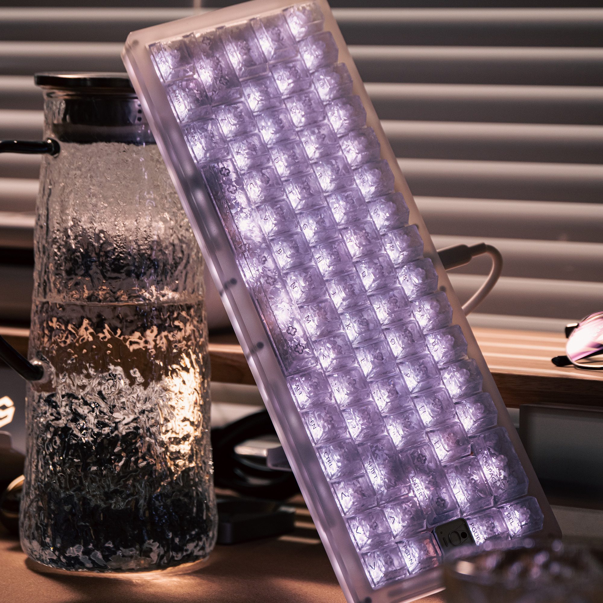 Tastenkappen aus Kohlefaser mit Eiskohlenstoff-Textur 