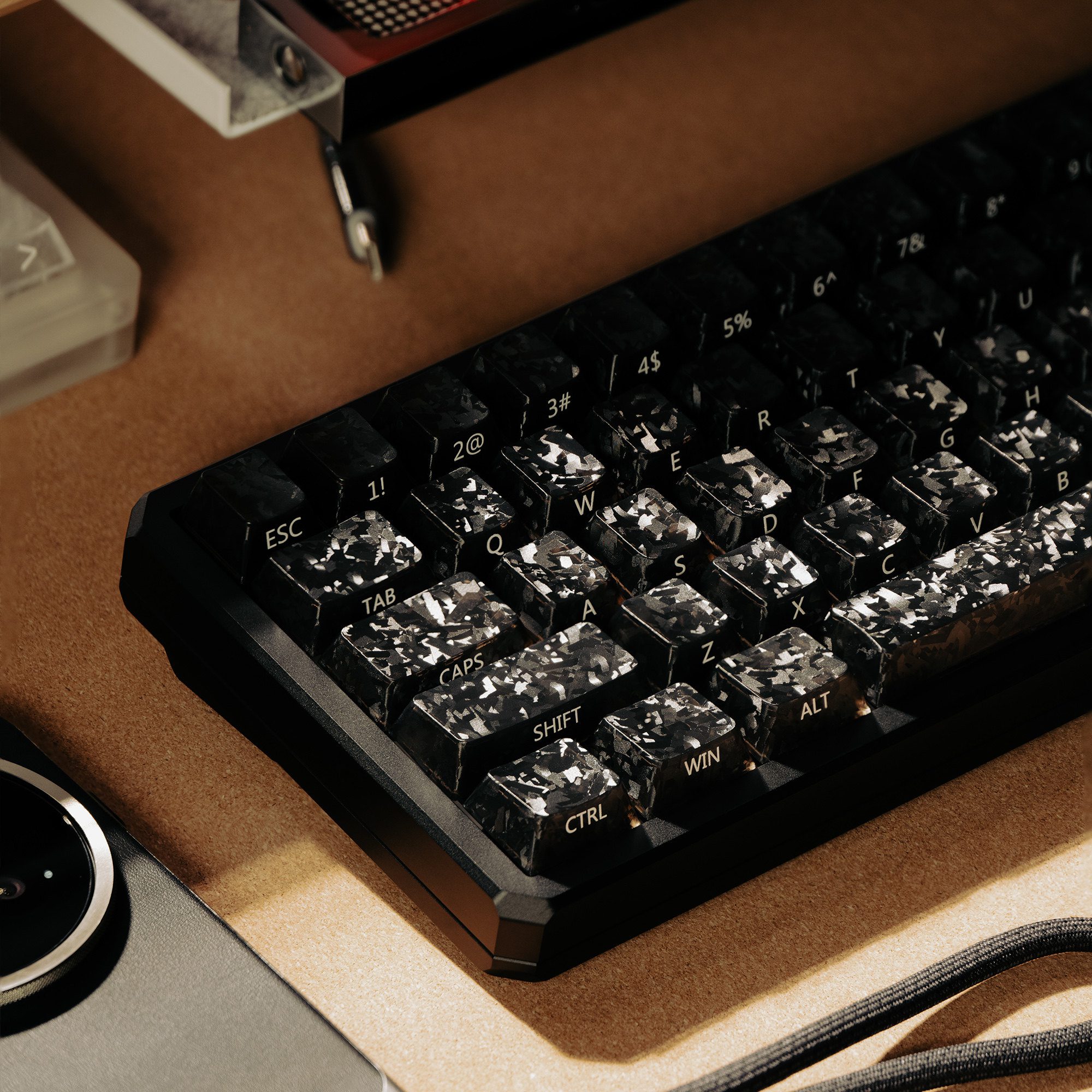 Tastenkappen aus Kohlefaser mit Eiskohlenstoff-Textur 